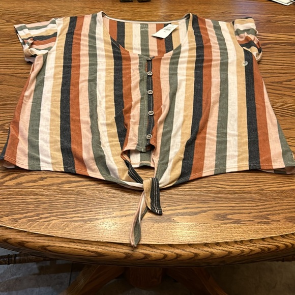 American Eagle tie front blouse. NWT Size Large - Picture 4 of 6